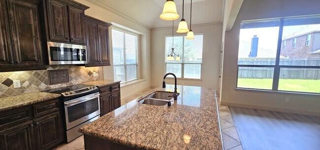 Foto del edificio - 944 Lake Meadow Ln