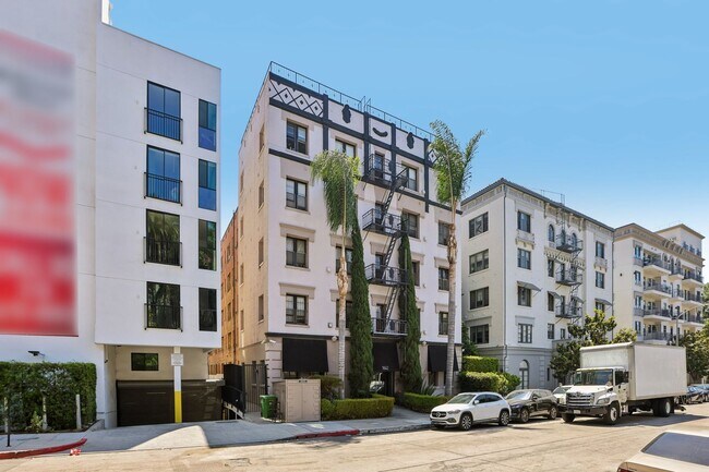 Interior Photo - Cherokee Apts... Spacious Apartments in the Heart of Hollywood! CALL NOW!