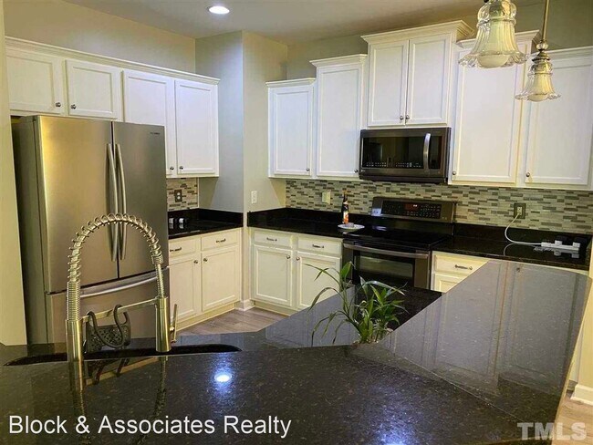 Foto del edificio - 3 br, 2.5 bath House - 200 Roundhouse Lane