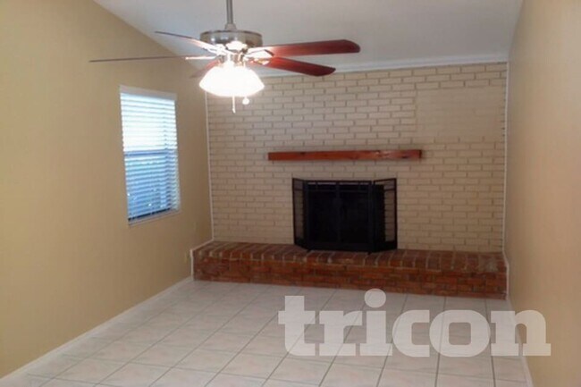 Foto del edificio - 120 Waverly Dr