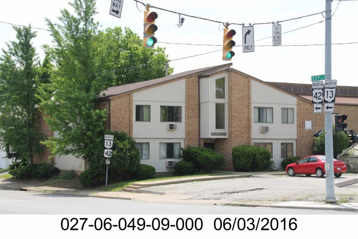 Building Photo - 93 S Main St