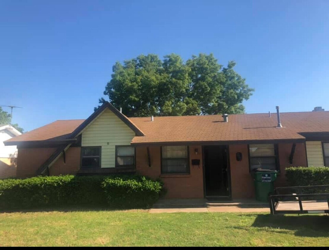 Foto principal - 613 W Rebecca Ave