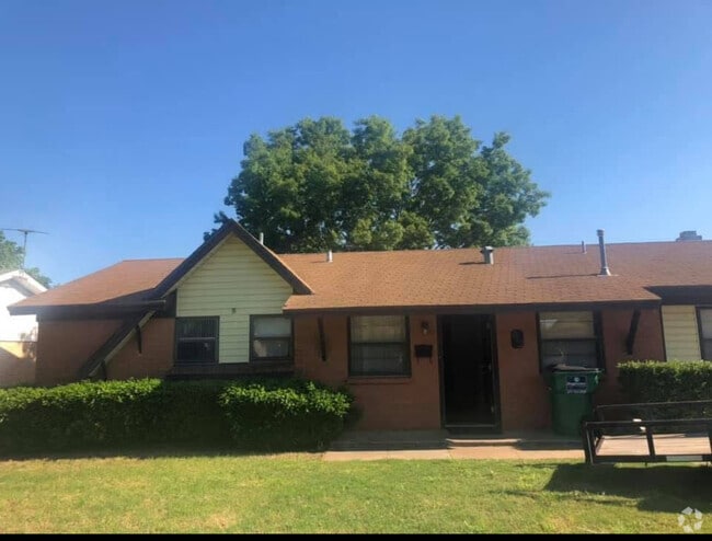 Building Photo - 613 W Rebecca Ave