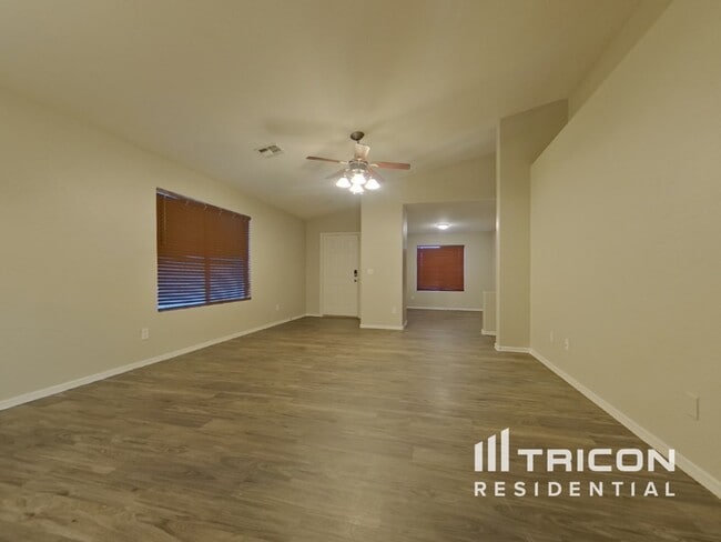 Foto del edificio - 25862 W Whyman St