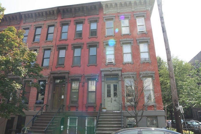 Primary Photo - 71 Wayne St