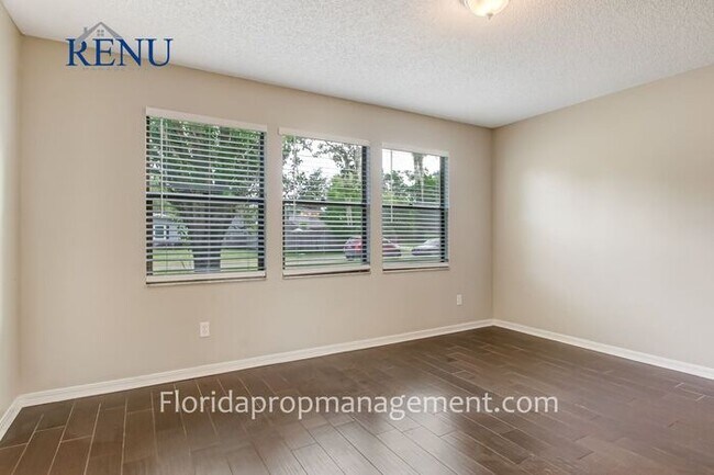 Foto del edificio - Available Now!
