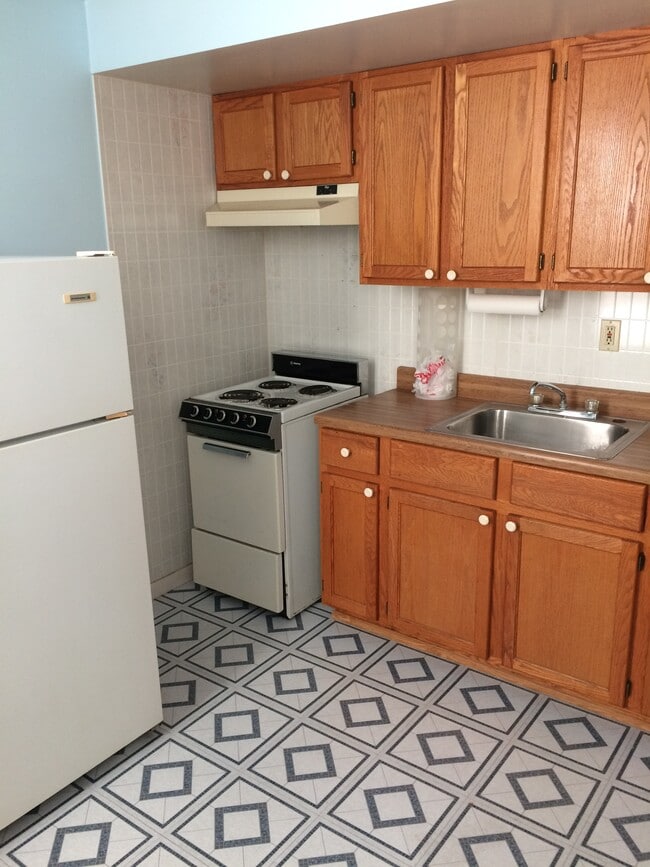 Building Photo - 236 Meyran Ave