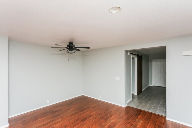 Foto del edificio - 4509 Sheldon Trail
