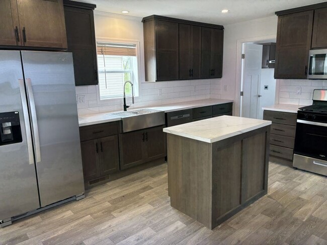 Building Photo - 13885 Bunratty Ave
