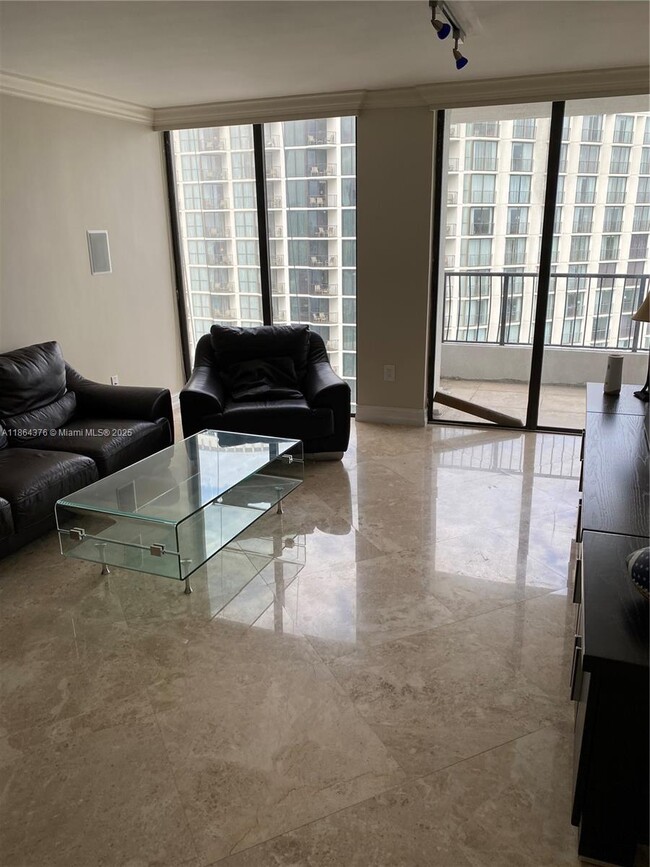 Foto del edificio - 555 NE 15th St