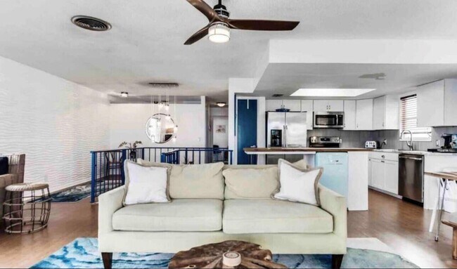 Building Photo - 4612 SE Boatyard Dr