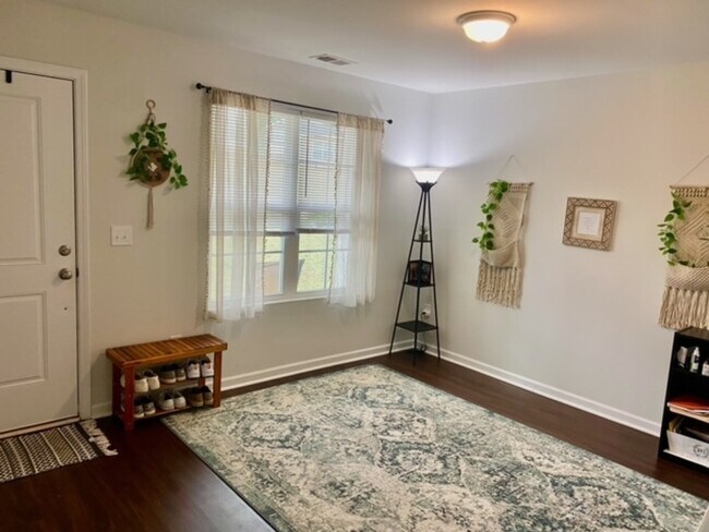 Building Photo - 811 Millsgrove Ct