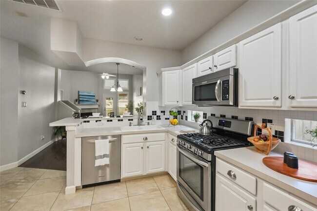 Foto del edificio - 2351 Summit Way Ct
