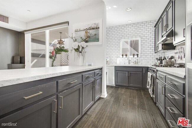 Foto del edificio - 2 br, 2.5 bath House - 1022 Hilldale Ave