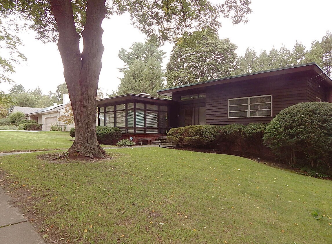 Building Photo - 1551 Commonwealth Ave