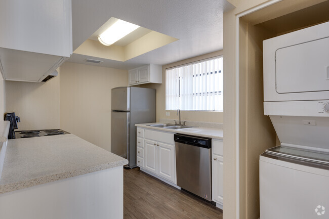 1BR, 1BA - 710SF - Kitchen - Copper Point