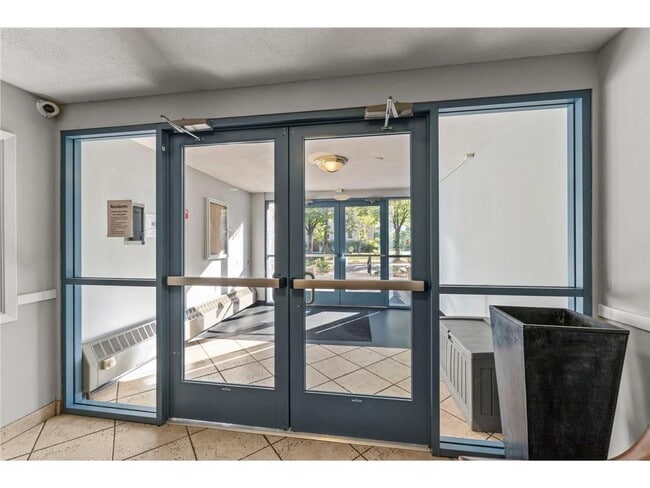 Foto del edificio - 4400 Upton Ave S