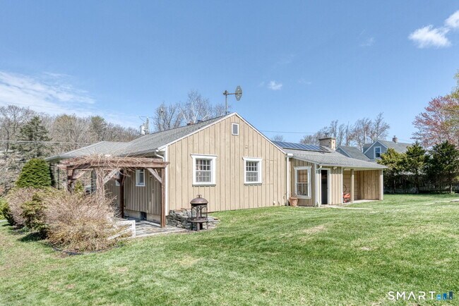Foto del edificio - 65 Tyler Lake Heights Rd