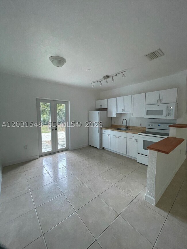 Foto del edificio - 420 SW 25th Terrace