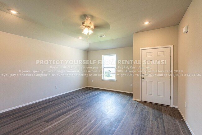 Building Photo - 1151 E Sparrow Cir