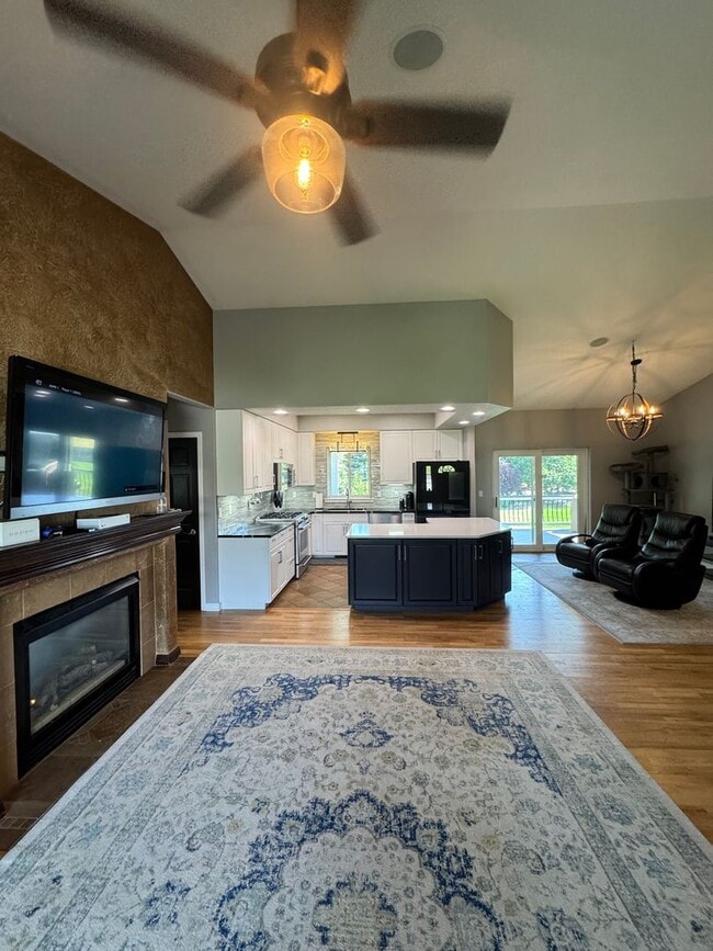 Foto del edificio - Spacious and Private 5-Bedroom Home for Re...