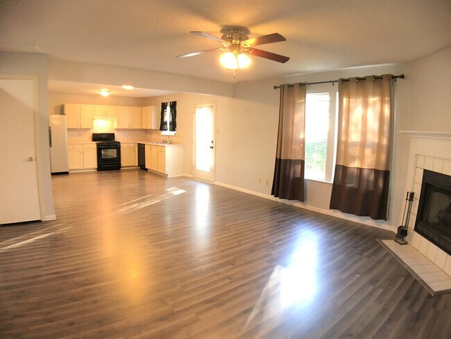 Building Photo - 2470 Summerwood Ln