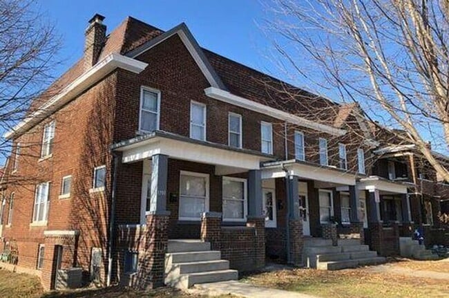 Building Photo - 1701-1707-1707 Summit St