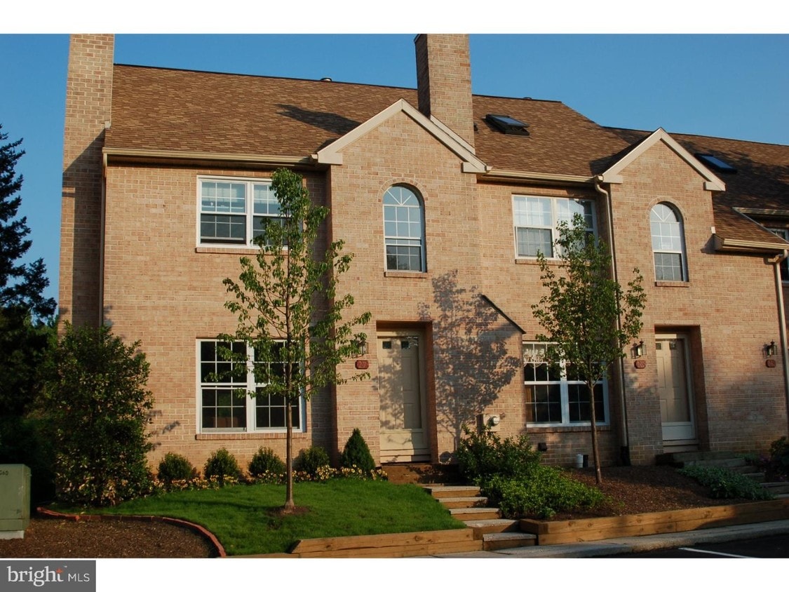 27 Rampart Dr, Chesterbrook, PA 19087 Townhome Rentals in
