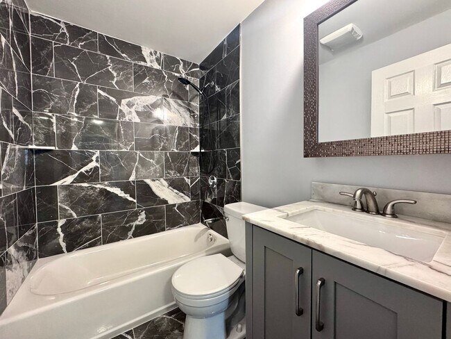 Building Photo - Newton Family-Friendly modern 2-bed with h...