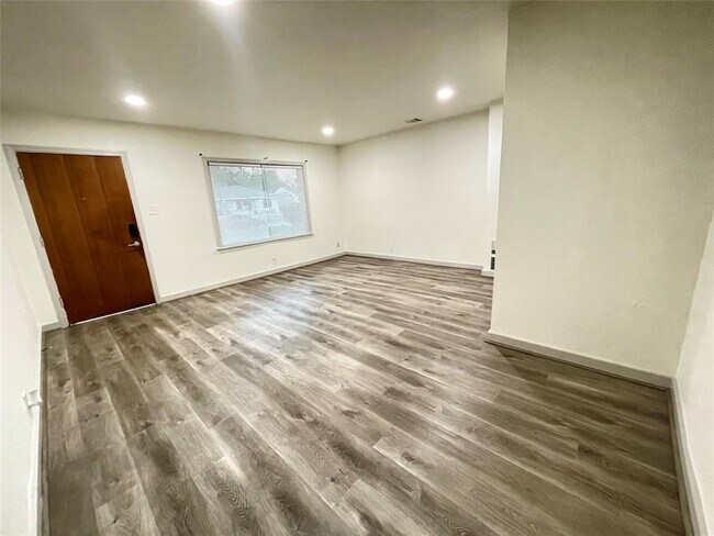 Building Photo - 3718 Yosemite St