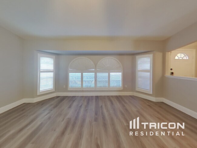 Foto del edificio - 27375 Deep Creek Blvd