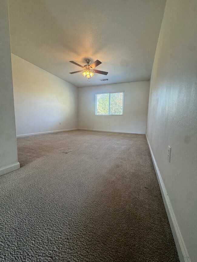 Foto del edificio - 5802 Ashintully Ave