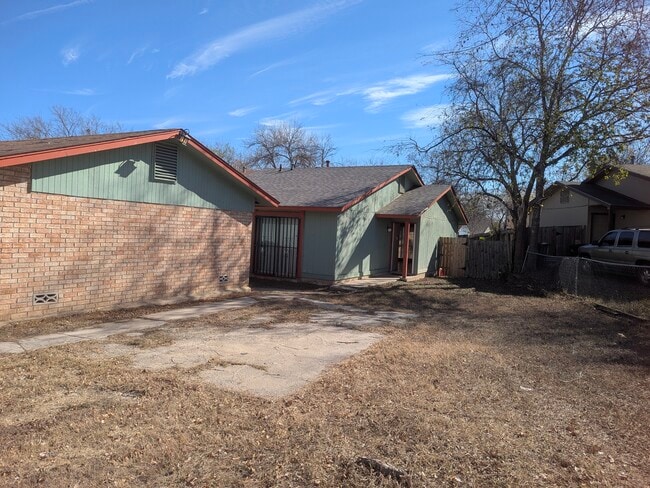 Building Photo - 1322 Bayou Dr