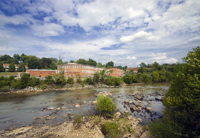 Foto del edificio - Saxapahaw Rivermill Apartments