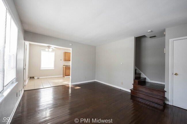 Foto del edificio - 1857 W 60th St