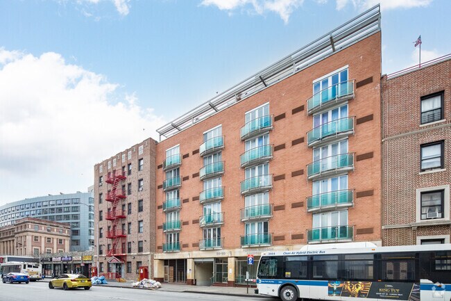 Foto del edificio - 88-20 Parsons Blvd