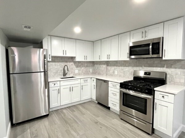 Building Photo - 7 Drake Pl