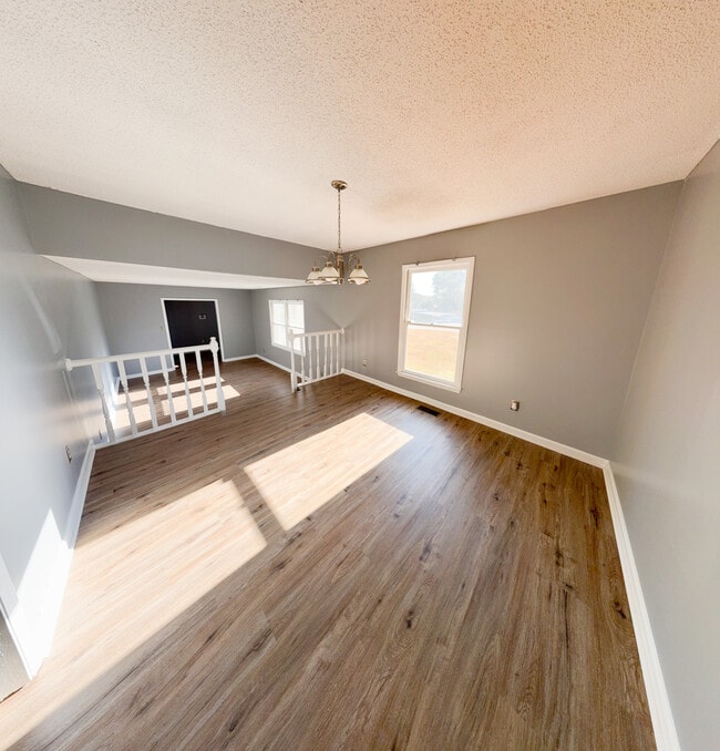 Building Photo - 946 Rim Rd