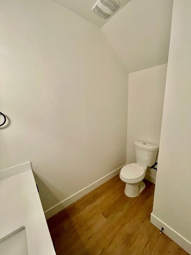 Building Photo - TWO WEEKS FREE RENT! Move-in Special! BRAN...