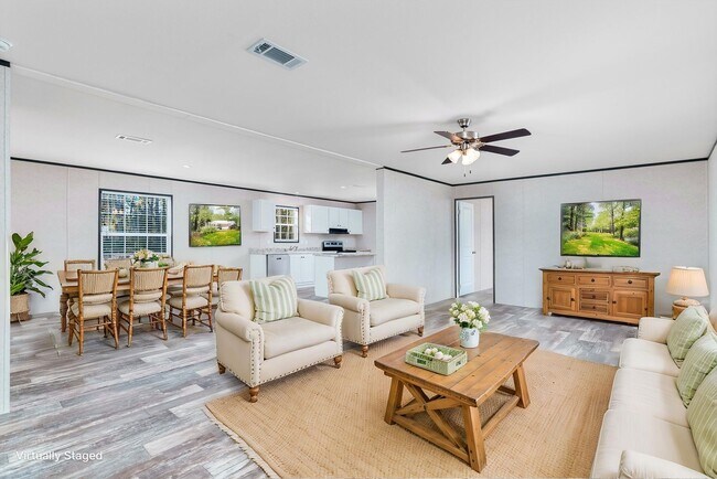 Foto del edificio - Huge 5 Bedroom 3 Bathroom Hastings Home Located w/ 1 Acre
