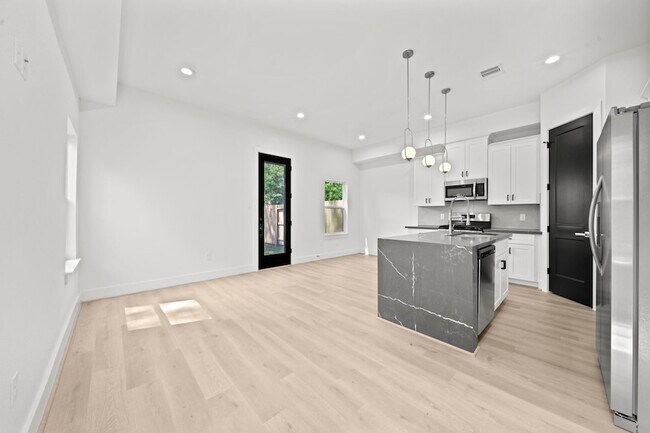 Foto del edificio - 4930 Chennault Rd