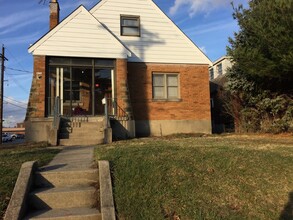 Building Photo - 3172 Mozart Ave