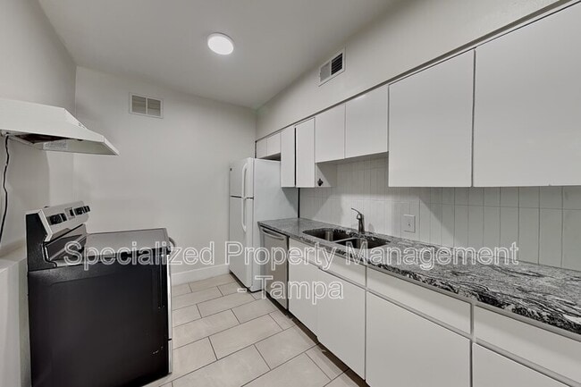 Building Photo - 3801 1/2 W Palmira Ave