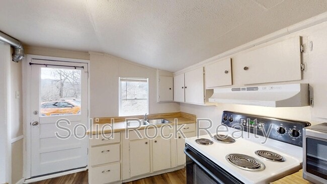 Building Photo - 3137 W Kiowa St