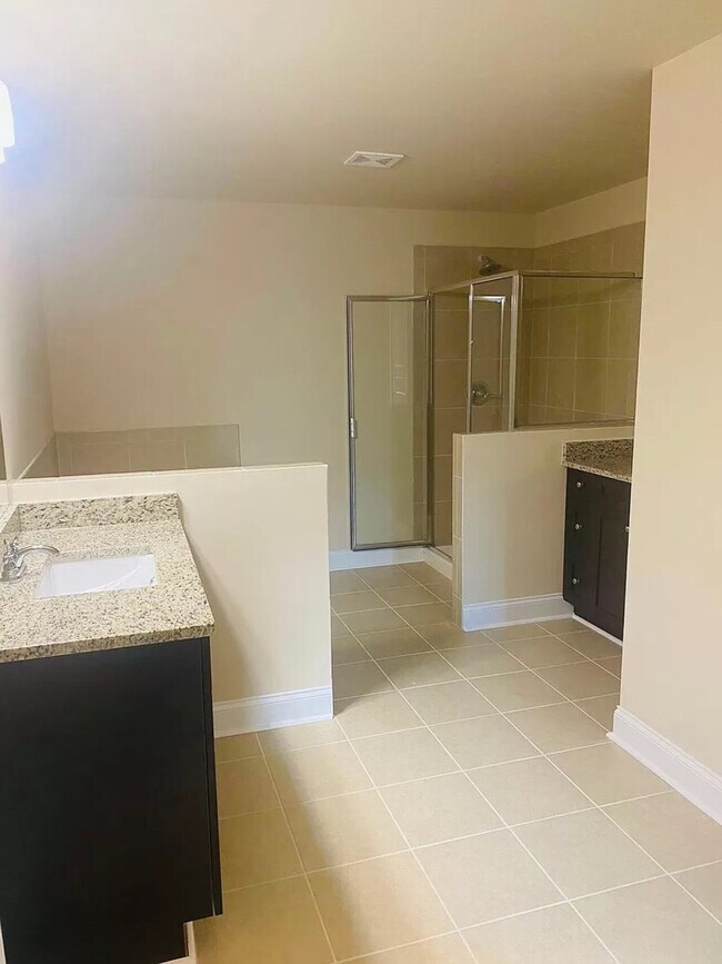 Building Photo - Rooms for rent in a shared home