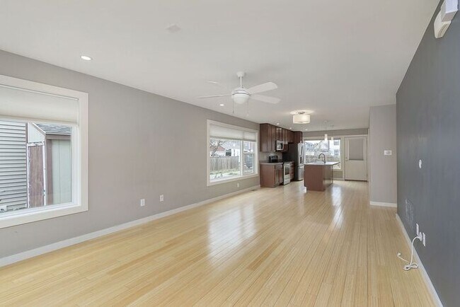 Foto del edificio - Lovely 3 Bedroom 2.5 Bath Townhome Steps From The Monon!