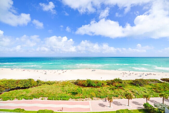 Foto del edificio - 5599 Collins Ave