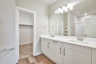 Building Photo - 25133 Pacific Wren Dr