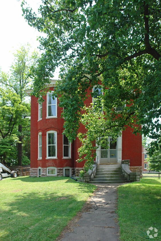 Primary Photo - 298 S Ashland Ave