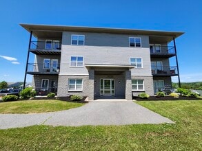 Building Photo - 25 Magazine St